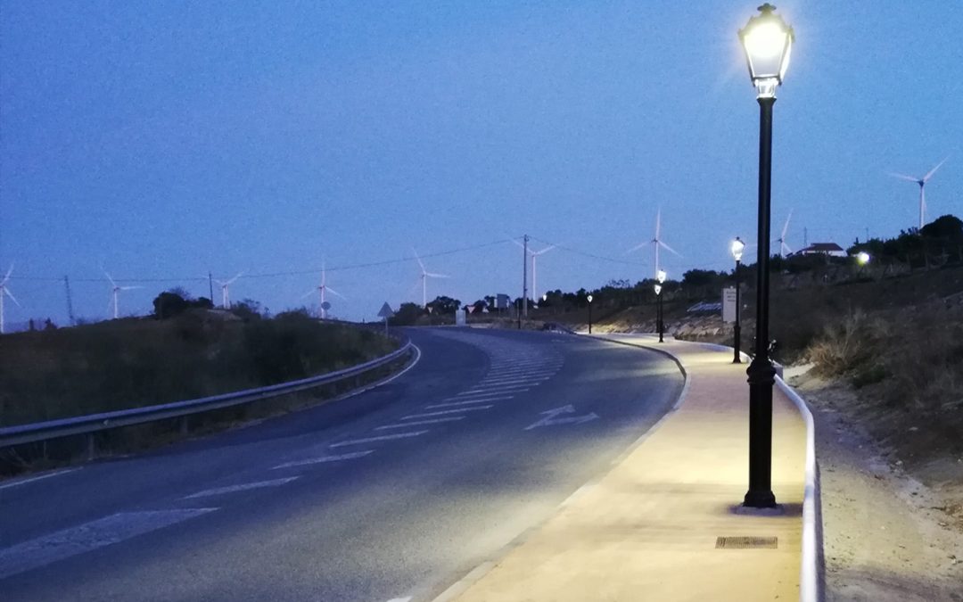 Paseo e iluminación en carretera