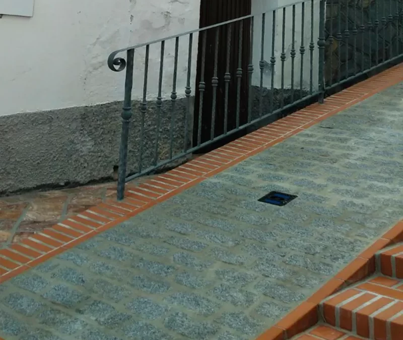 Reurbanización de calle con Rampa y escalera